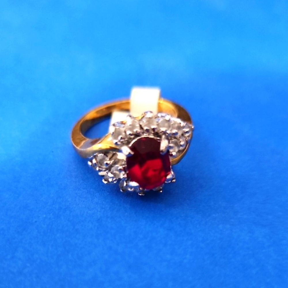 Elegant Gold and Red Gemstone Ring